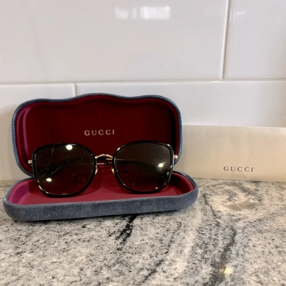 EUC GUCCI SUNGLASSES WITH CASE & SILK BAG Gucci Green Eyeglass Cases & Storage for sale | eBay main image 3